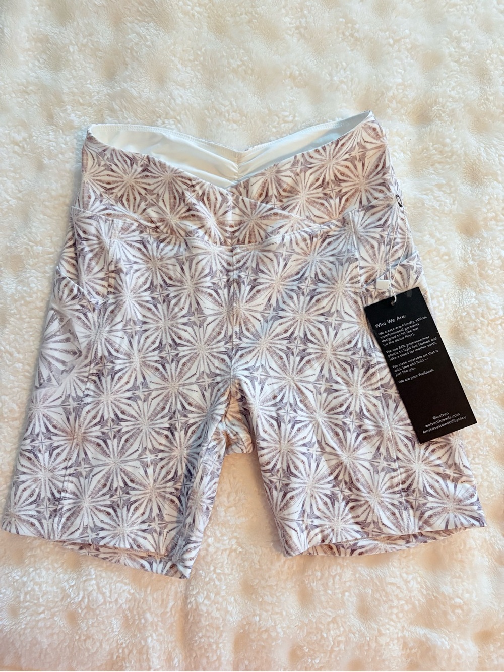 Wolven Neutral Starburst High-Rise Bike Shorts in Beige and Light Gray